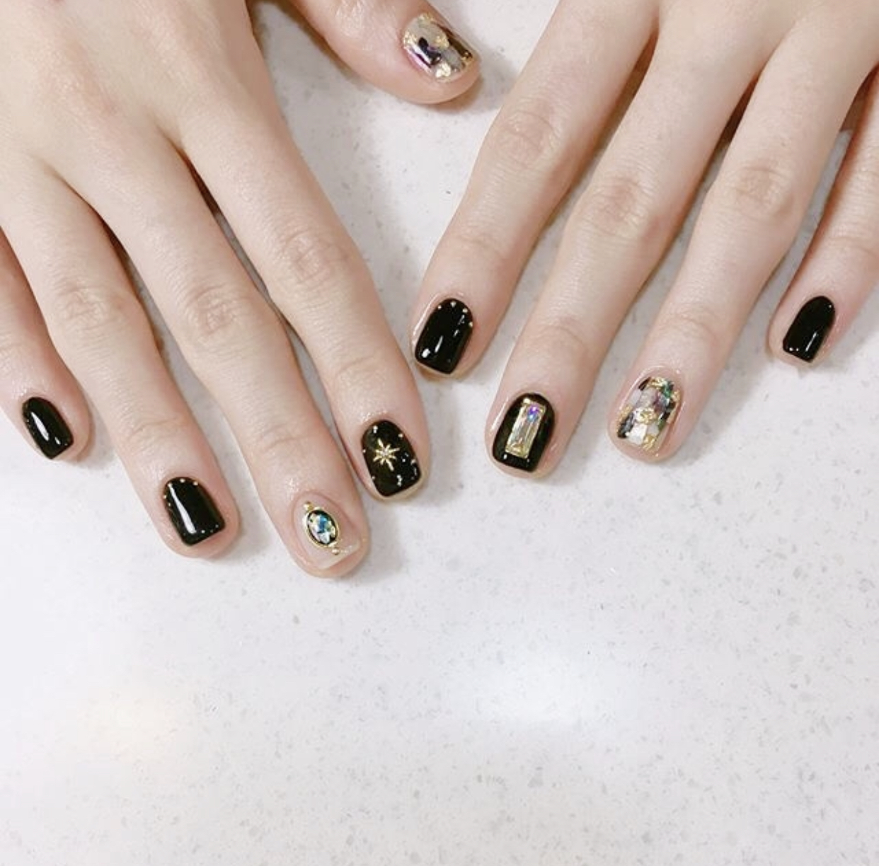 简约高级珍珠钻石美甲,钻石美甲款式简约