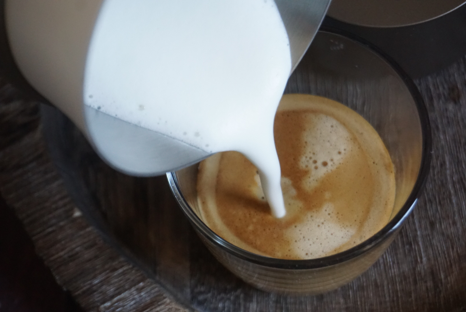 黑白淡奶红茶咖啡怎么做,cafe咖啡教程