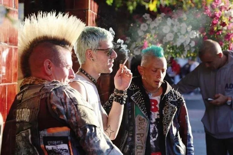 蒸汽朋克纹身和哥特纹身,又纹身又穿鼻环