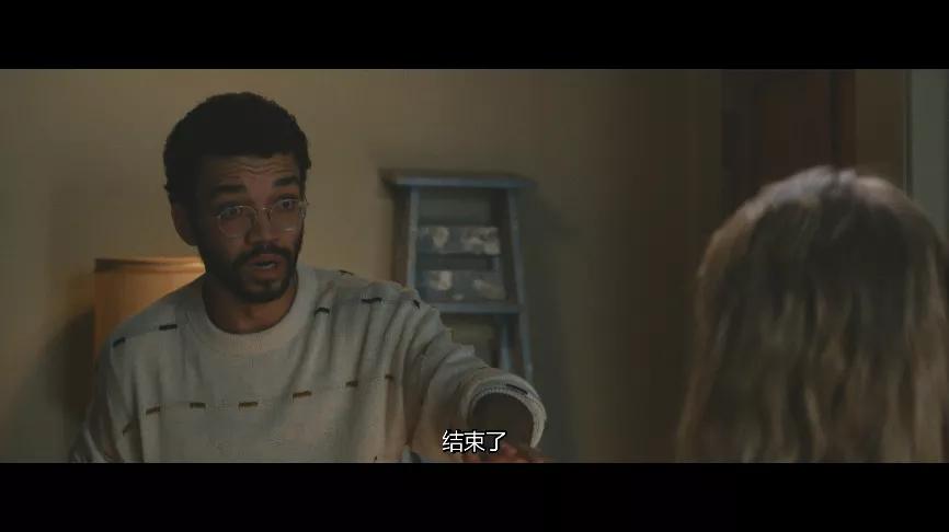 全片高能反转，性感美女化身“*窥偷**狂”