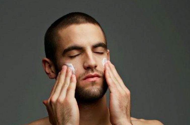 冬天男生脸干起皮怎么办,男生冬天干燥起皮用什么保湿