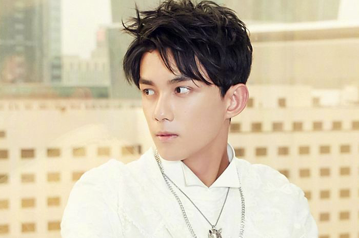 热度高涨的00后男星,全网热度最高男明星王一博