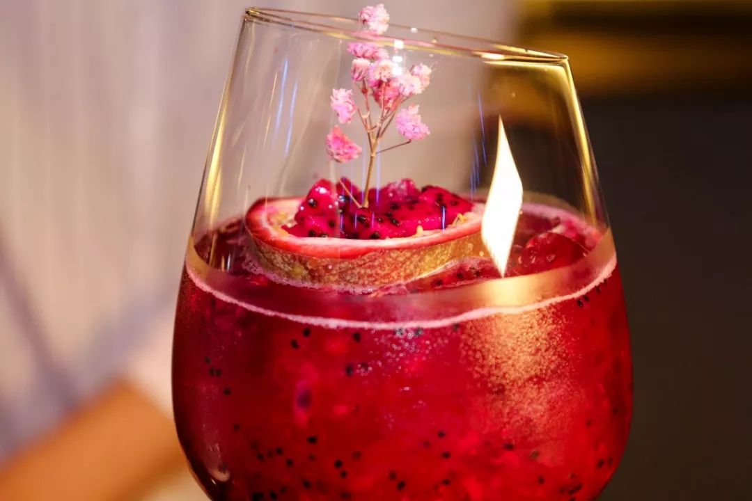 清远地标级KTV，坐拥网红时光隧道，还把热带雨林搬了过来