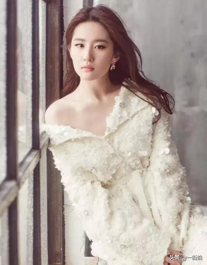 32岁刘亦菲时尚靓丽现身,刘亦菲的美照惊艳众人