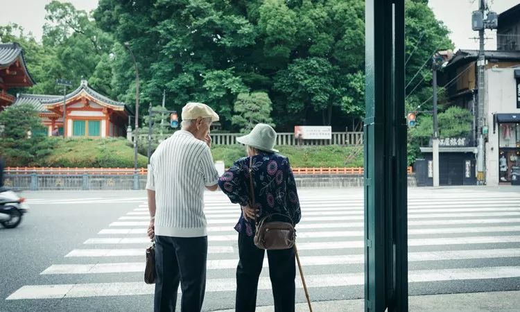 “我奶奶感染艾滋病了”：请正视老年人的性需求