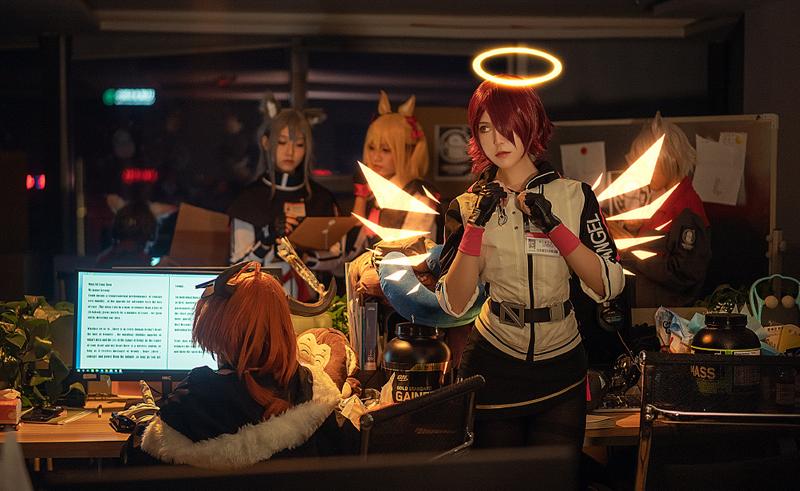 视觉盛宴,又一批coser现身明日方舟百人集结活动