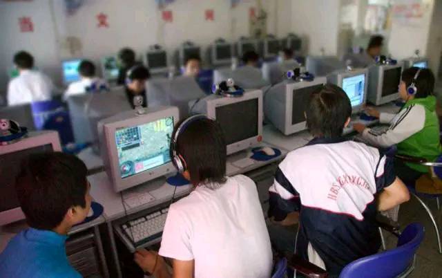 男子买便宜电脑开网吧，老婆发现键盘流水，查明原因男子冲动打人