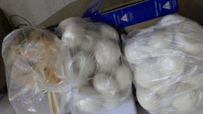 三个小伙出租屋通宵玩电脑,三个小伙合伙