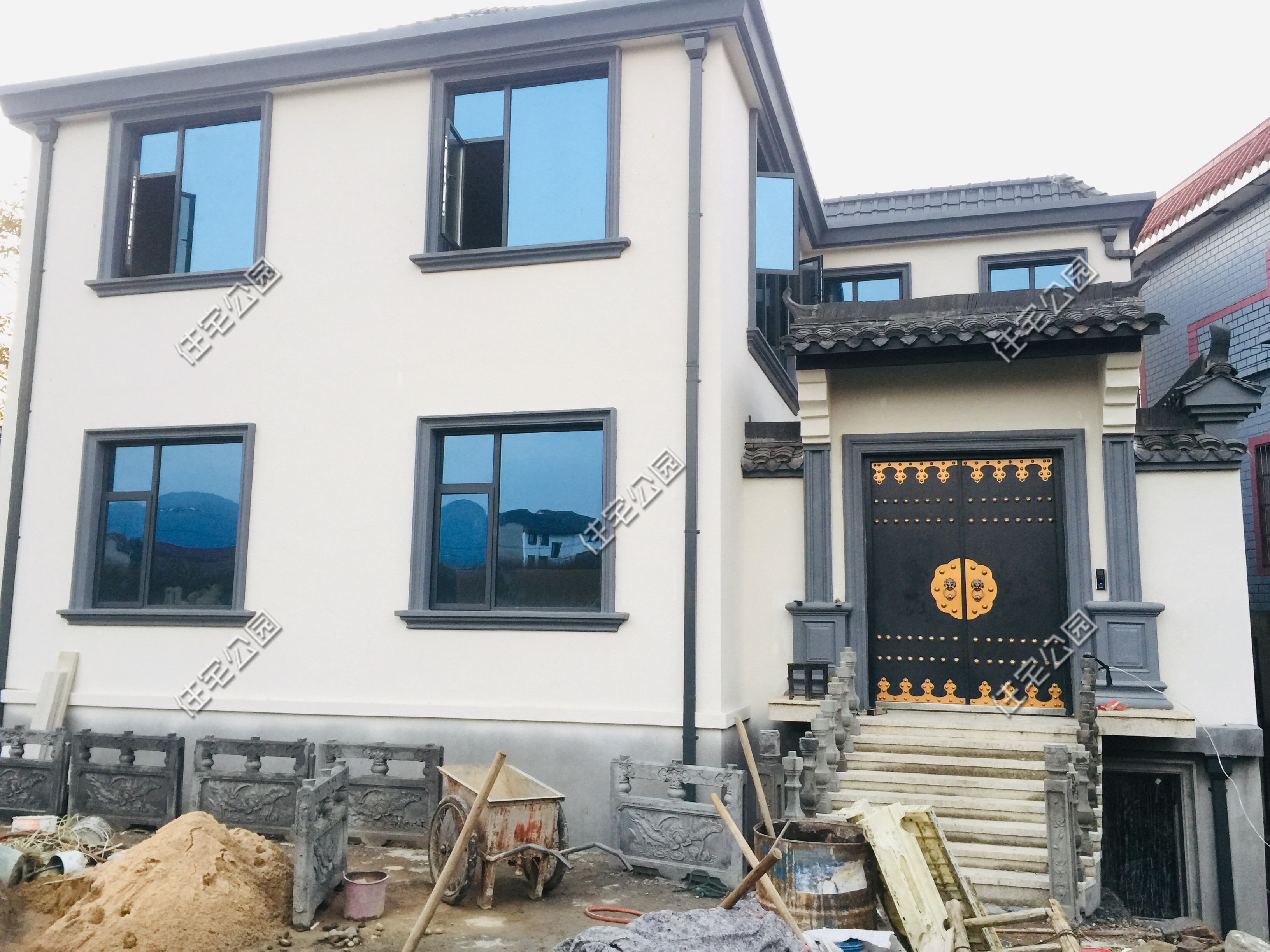 浙江土豪自建豪华别墅乔迁,90后小伙花30万自建别墅