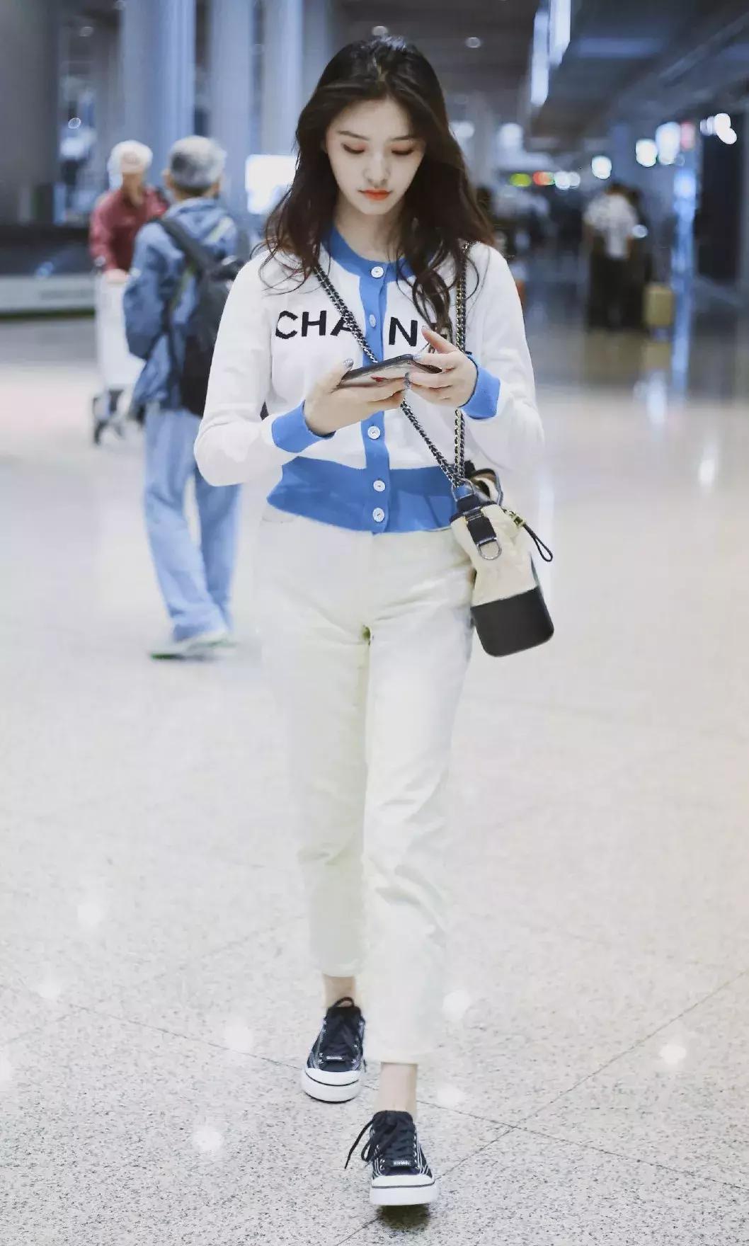 刘雯蕾丝服装,刘雯jennie