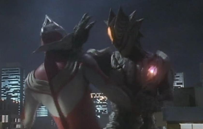 迪迦最惨的一次战斗，3种形态被人碾压，最后是人类拯救了他！