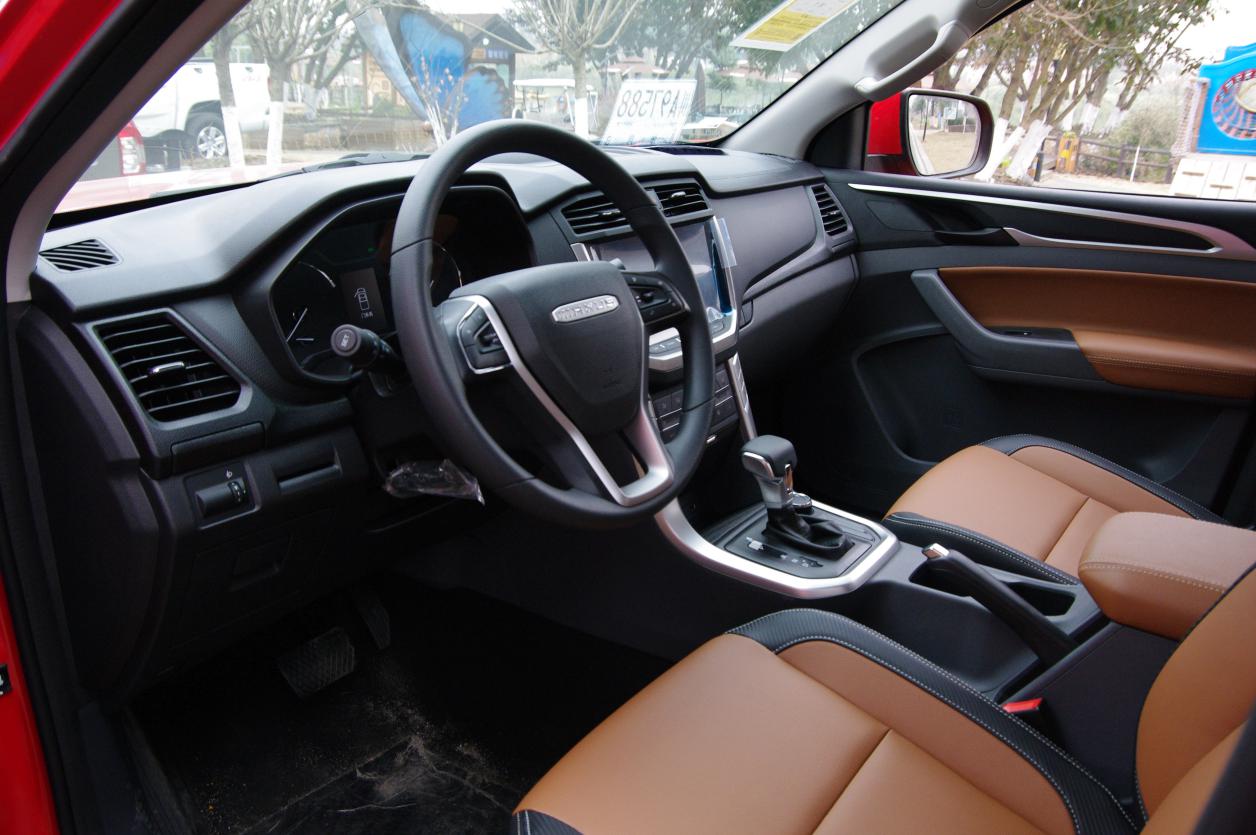 上汽大通maxust702022款,上汽大通maxus70试驾视频