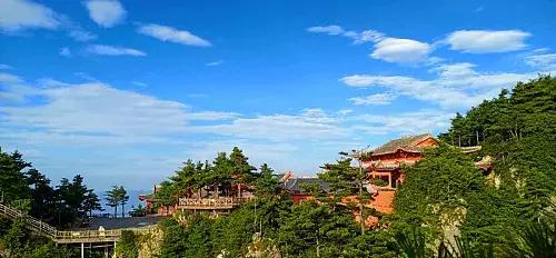 采一片天竺山的云朵别在发梢，带你感受云中漫步的奇妙幻境