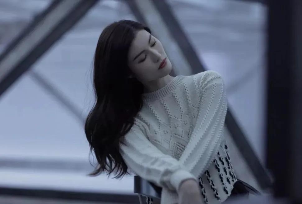 维密超模何穗健身,何穗40秒变脸