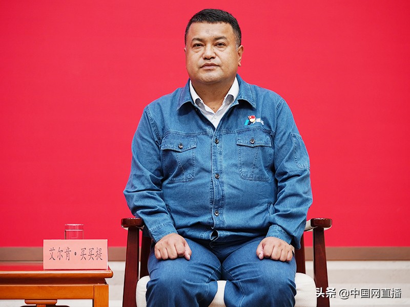 与村民结成“亲戚”艾尔肯·买买提深情讲述“民族团结一家亲”活动