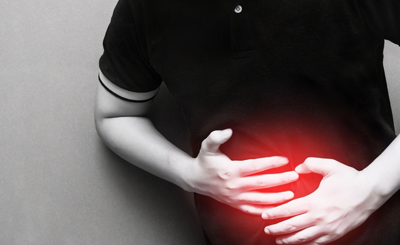 42岁男子查出肠癌放弃治疗,小伙得了肠癌几年后自愈了