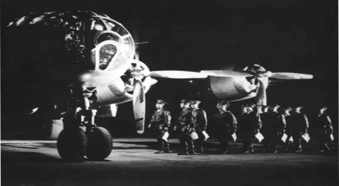 这支受阅的空中王牌部队,54年前还干过一件惊天动地的大事