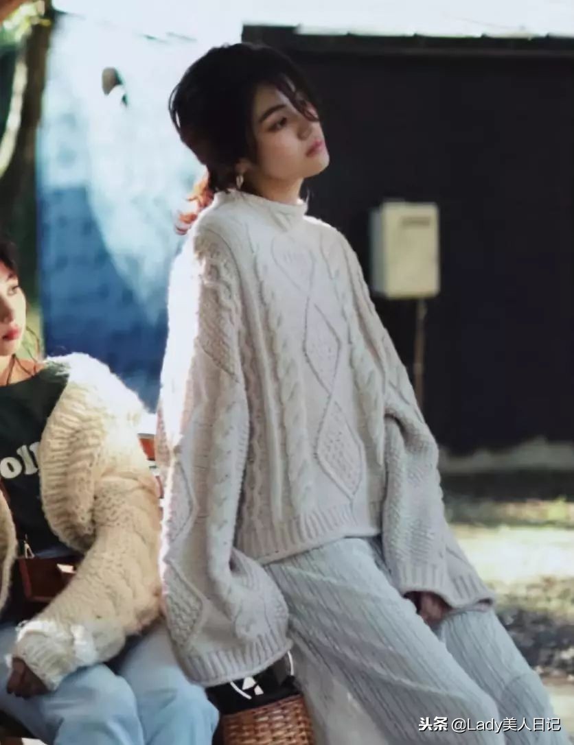 纯色毛衣看起来好甜啊！长裙+线衣实在是高级，美到骨子里去了