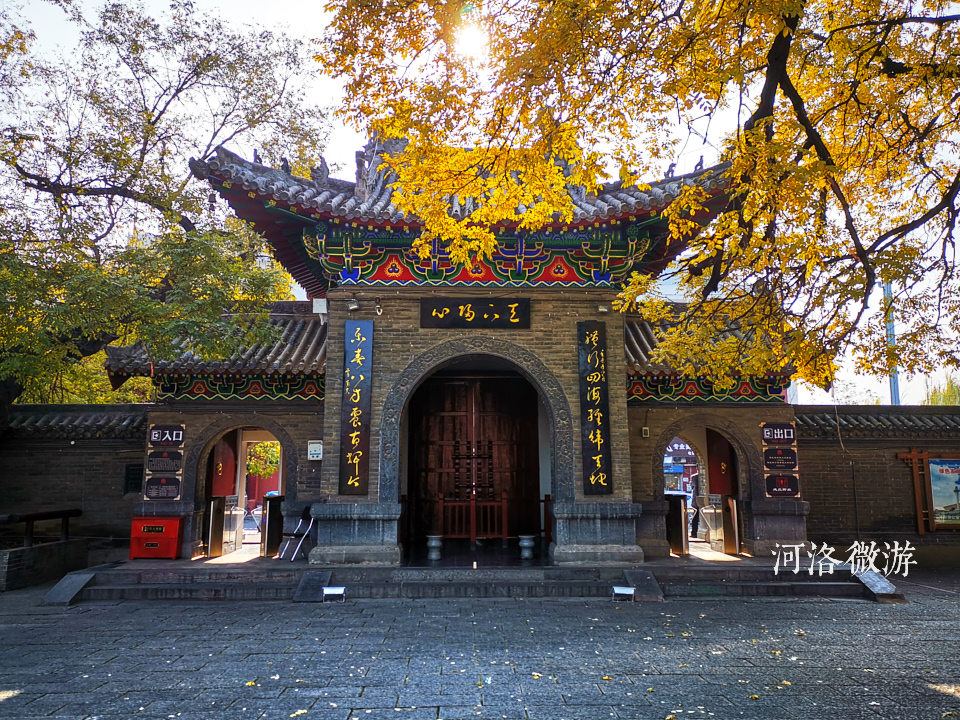 古色古香的大门,庄严气派的中式大门