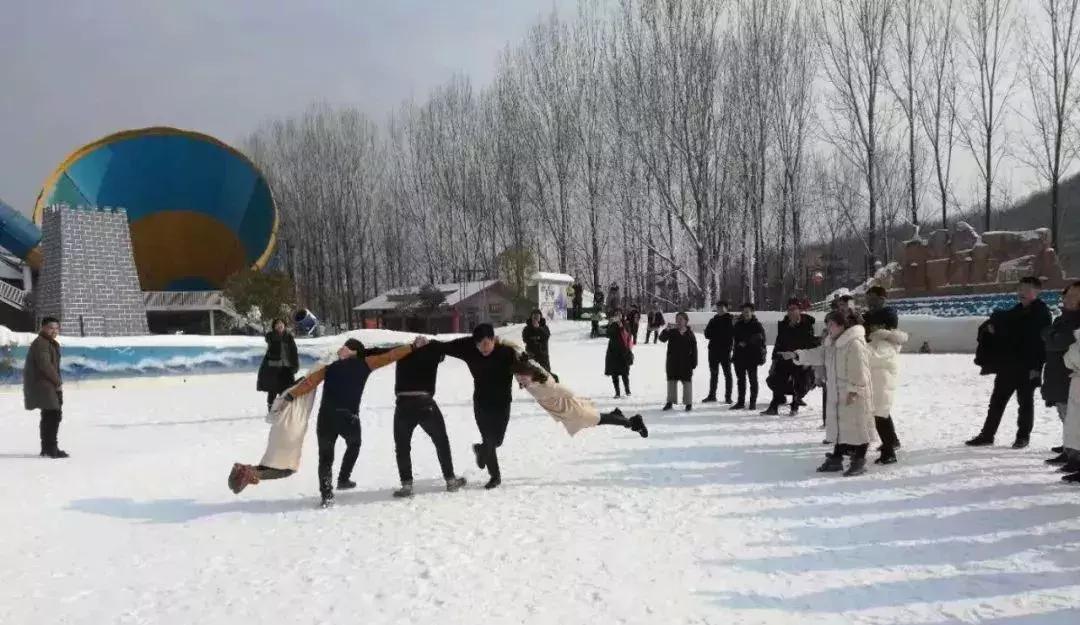 墨子古街观光小火车,中原雪乡晚上
