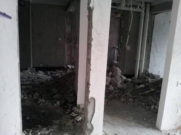 拆了配重墙墙体裂缝,配重墙砸了怎么补救