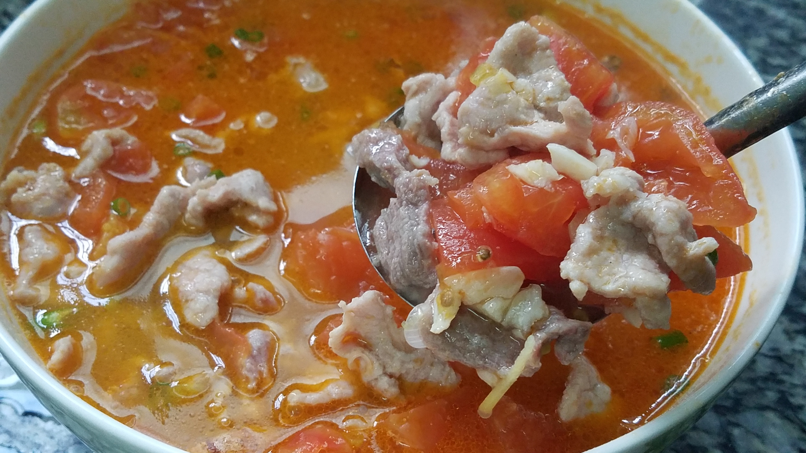 番茄肉片怎么做肉更嫩好吃又简单,西红柿滑肉片汤做法