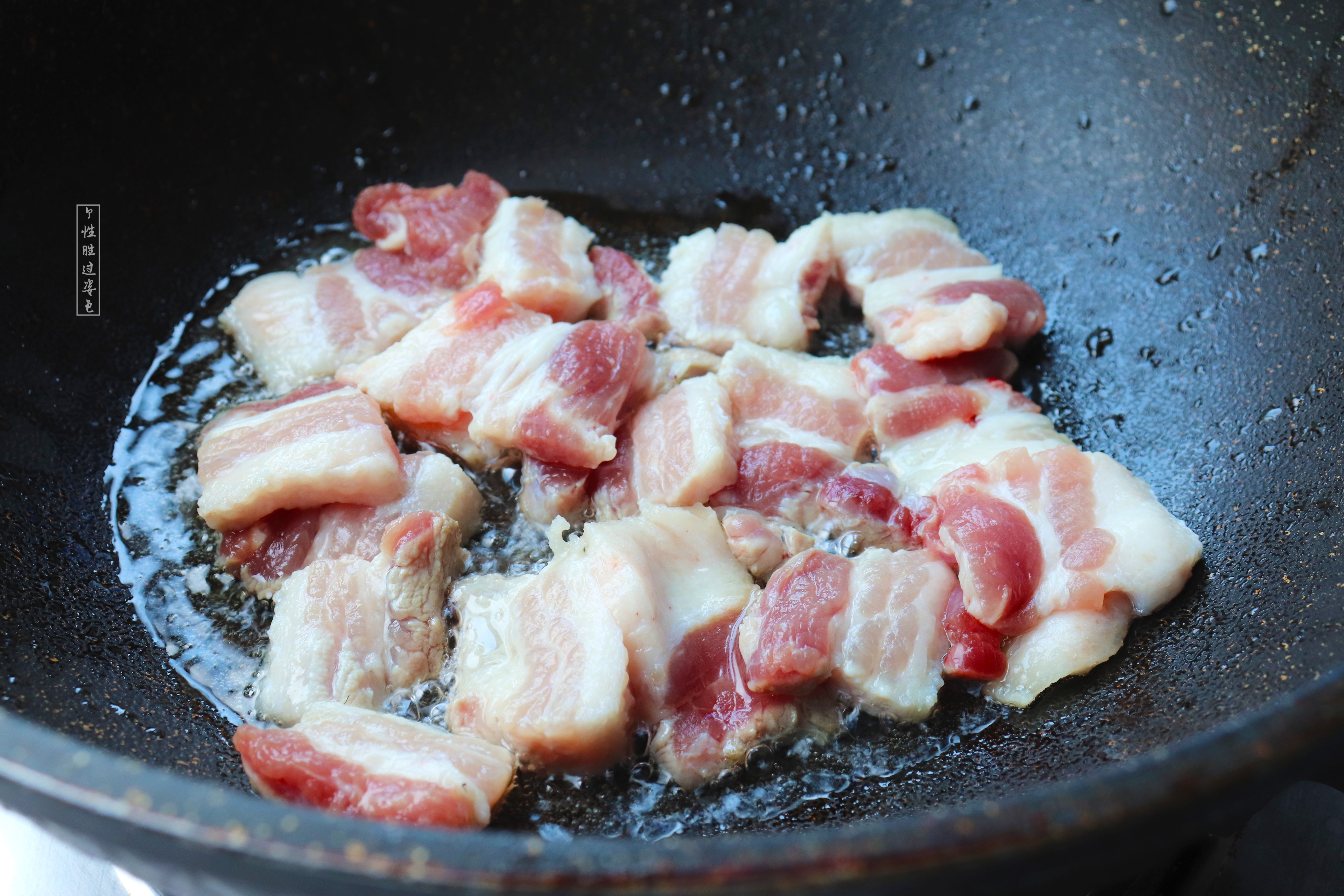 焖面家常做法面条不粘锅,北方人做焖面怎么才能使面条完整