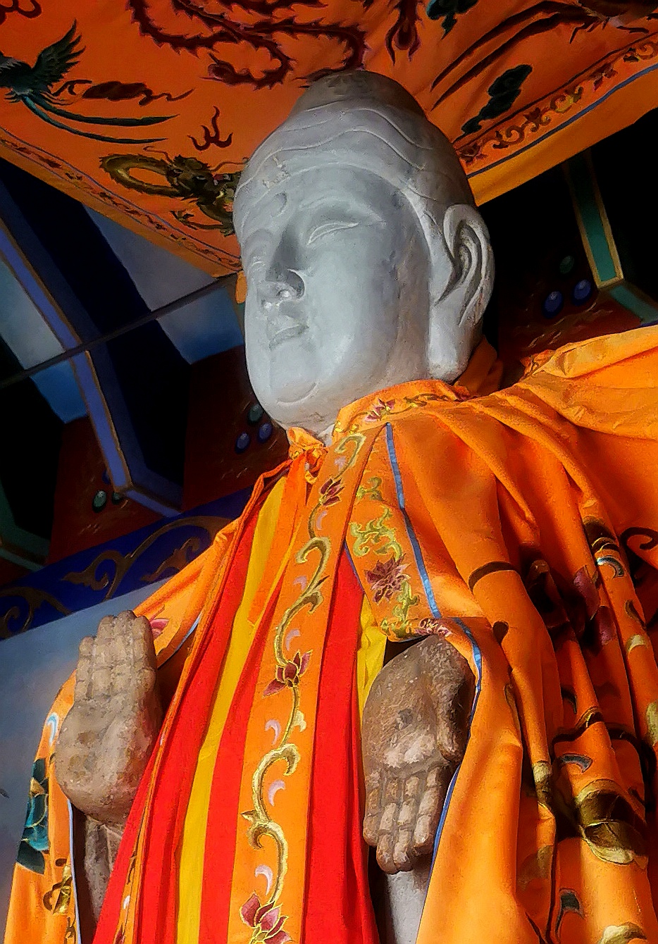 这里藏有一尊历经劫难的玉佛，1400年庇佑村民，村庄因佛得名