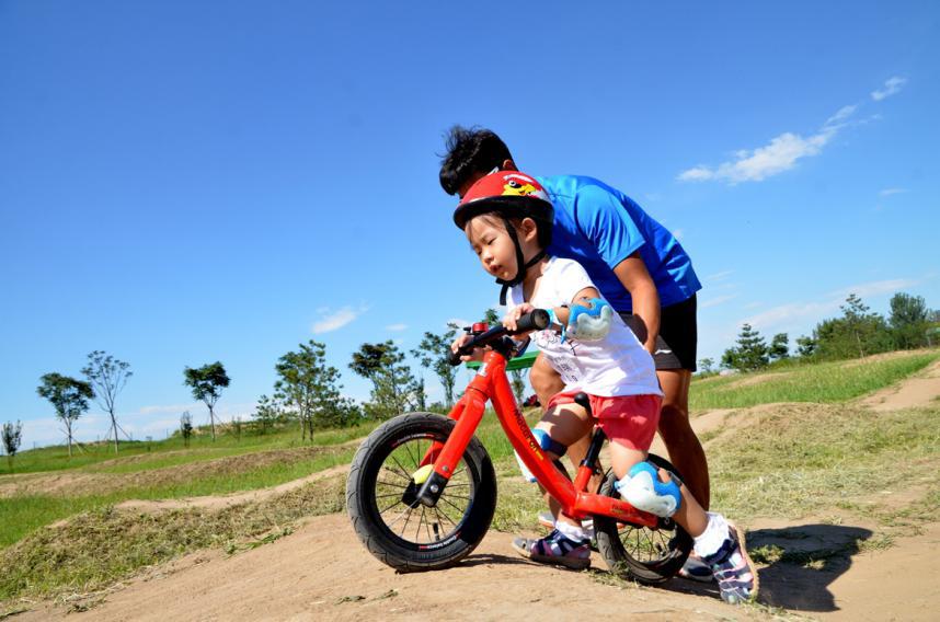 《传奇的诞生》给众家长提个醒，想孩子有出息，便要做传奇的父母