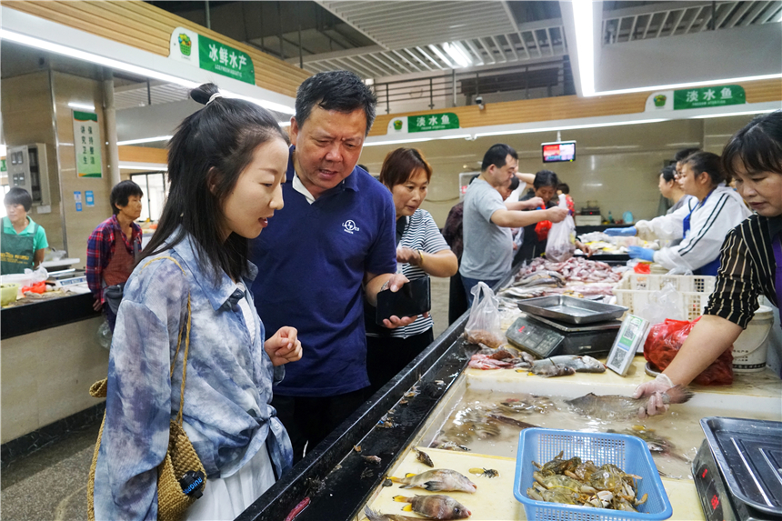 嵊泗列岛的梭子蟹很棒,浙江象山石浦码头梭子蟹