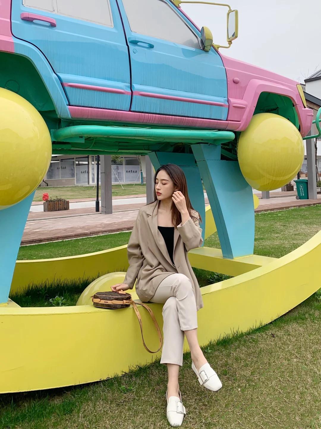 显脚小的粗跟鞋有哪些款式 (今年流行的粗跟鞋)