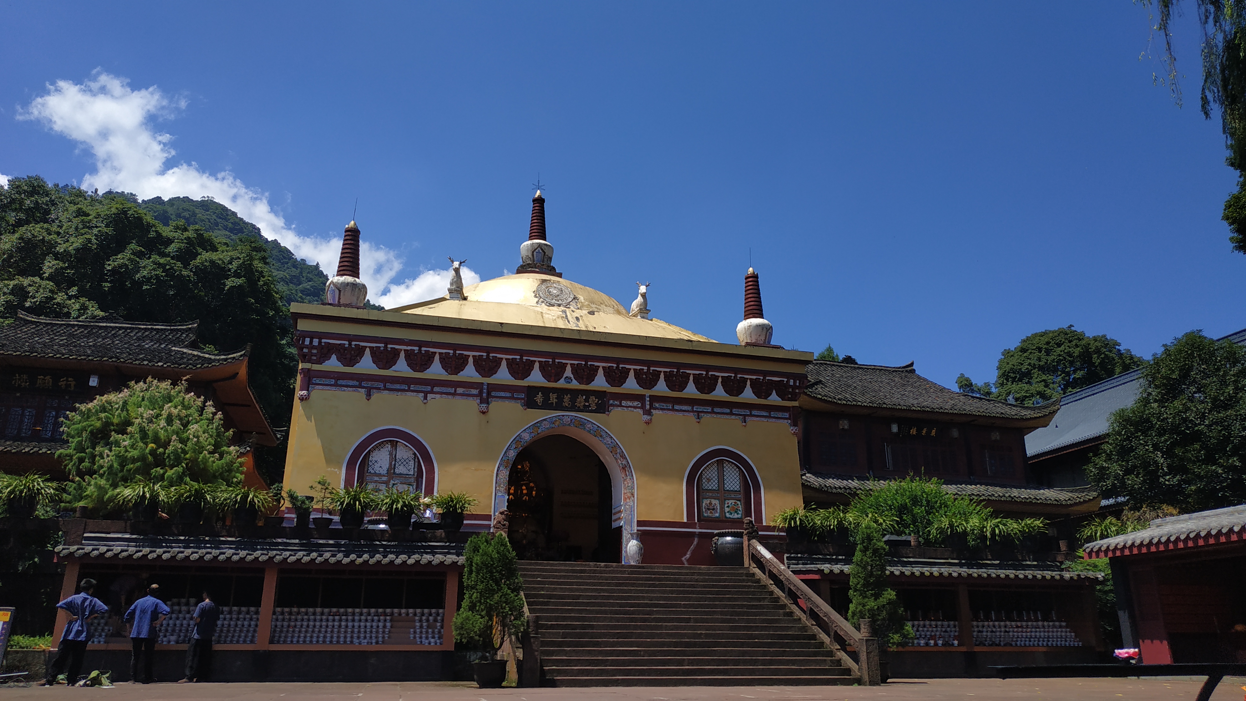 成都去峨眉山乐山大佛旅游攻略,五一峨眉山和乐山大佛穿什么