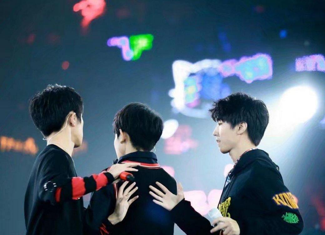 tf口红被用成月牙形状,tf口红是真是假