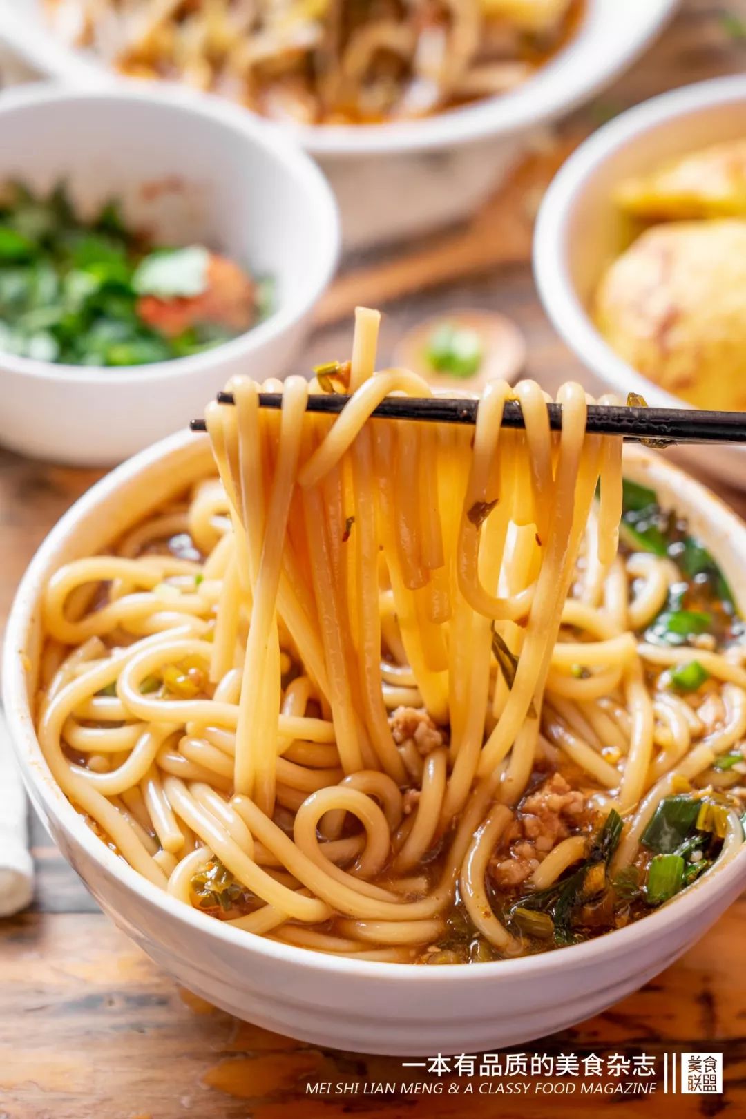 昆明这家小吃店里的传奇男人，17年来让人又嫉妒又欢喜