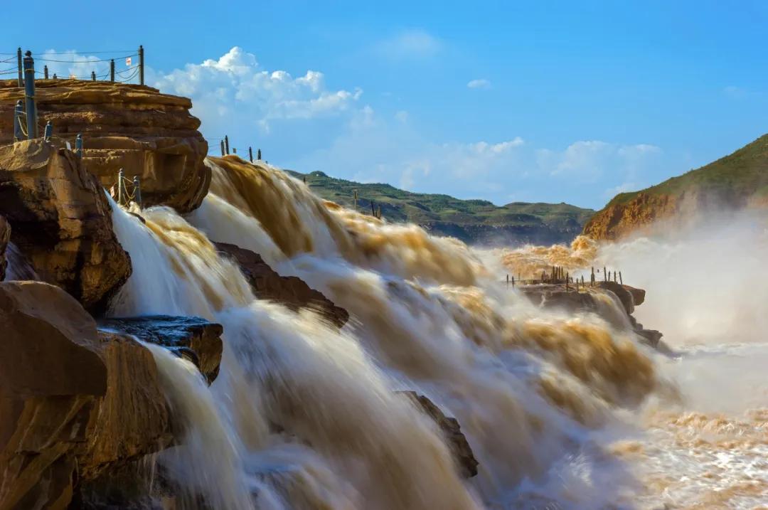 画黄河壶口瀑布的画家徐惠君,专访国画家徐惠君壶口瀑布画法