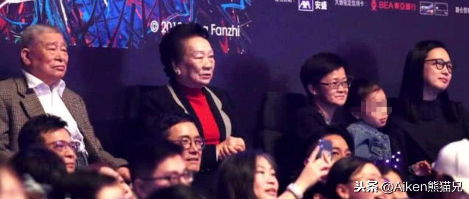 刘德华能红几十年他是怎么做到的,为啥刘德华这么受欢迎