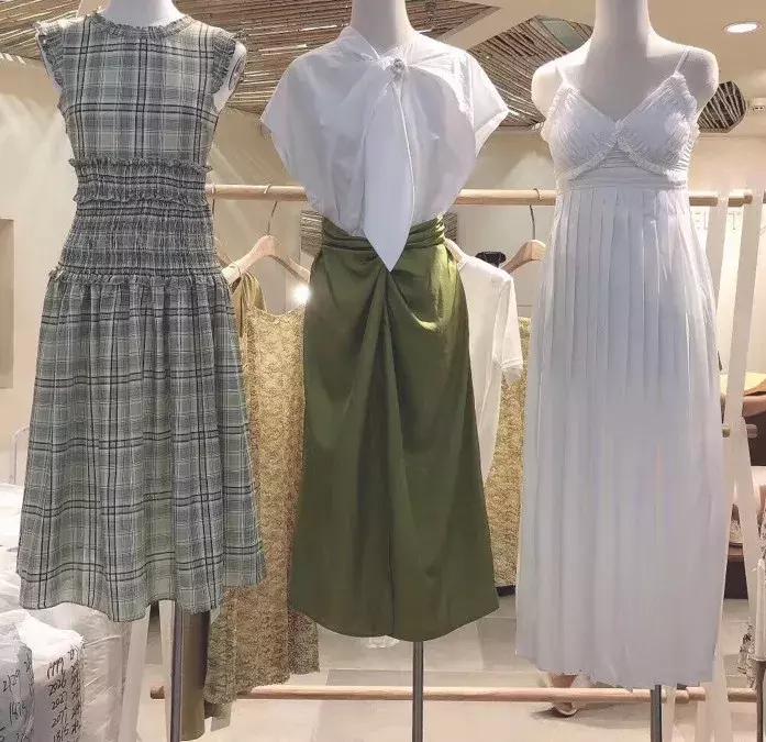 原来淘宝9.9包邮的地摊货和2000+的品牌货都出自同一家批发市场