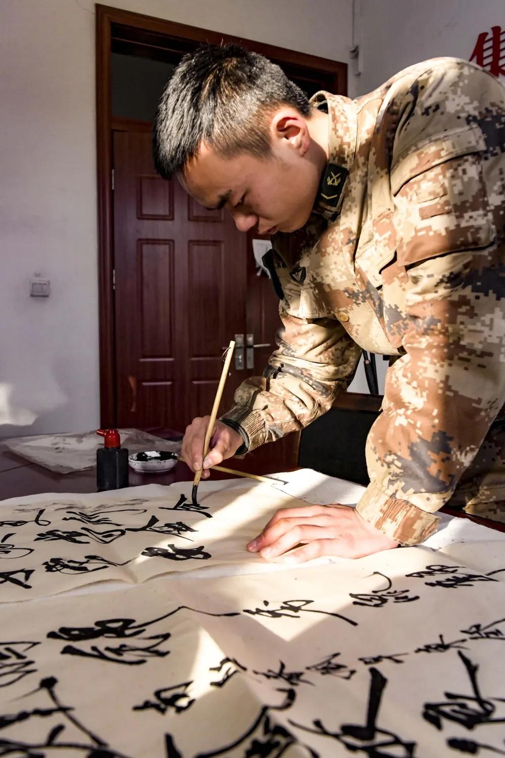 羡慕→临汾旅官兵“野”会玩