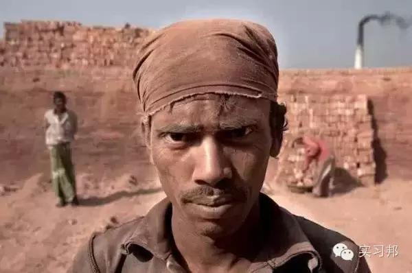 公务员在哪里工作好,小城市公务员月入过万