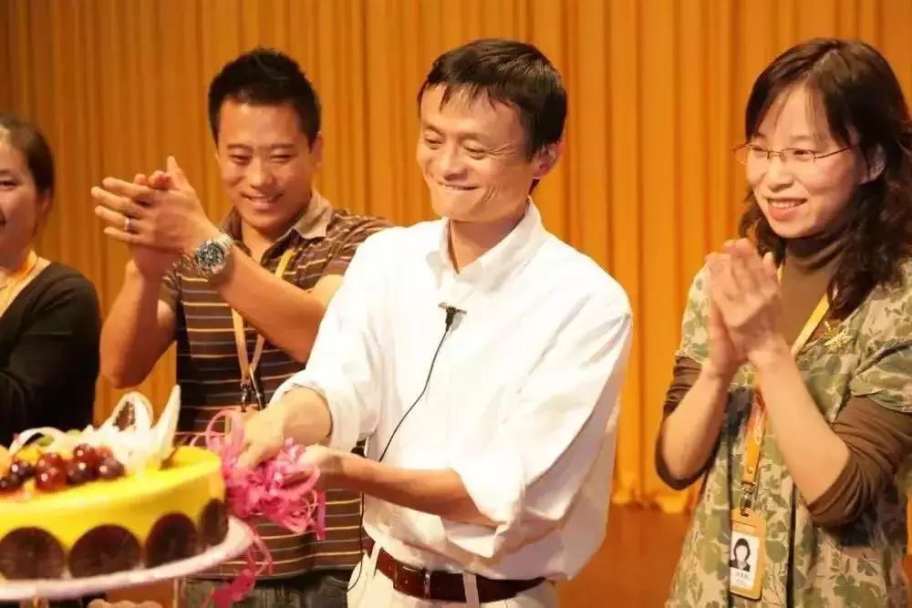 李嘉诚10亿投资,李嘉诚10万亿资产真的吗