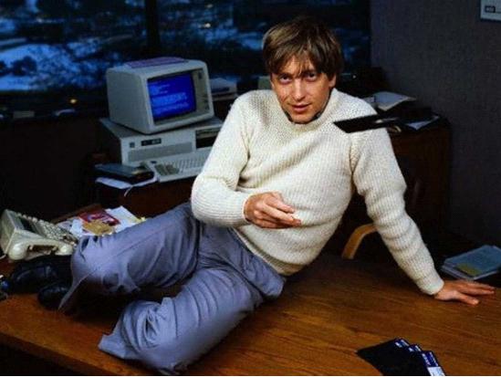 比尔盖茨传奇一生,比尔盖茨的一生经历详细