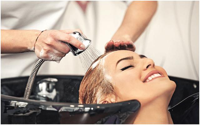 洗头发的正确方法才能让头发柔顺,干枯毛躁洗头发的正确步骤学生党