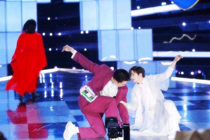 伪造学历、借钱不还、玩“宫心计”？这届男团的瓜太精彩