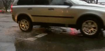 英国发明的道路修补液,绝对是修路神器