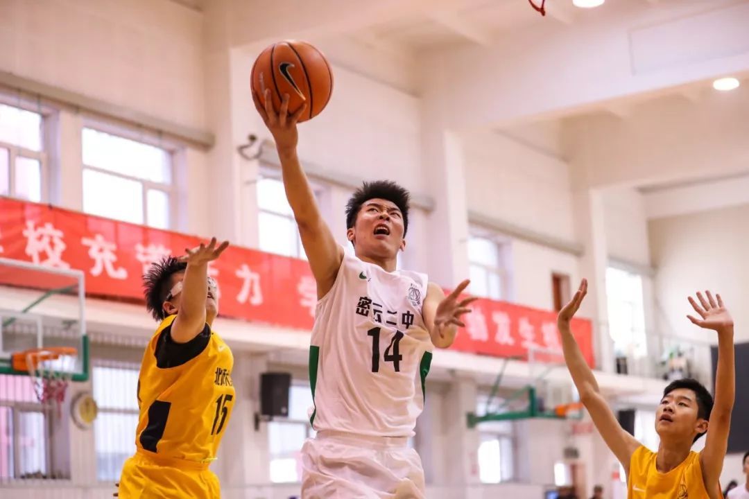 新·十六强齐亮相高中赛场惊现*力暴**隔扣丨18-19耐克高中联赛