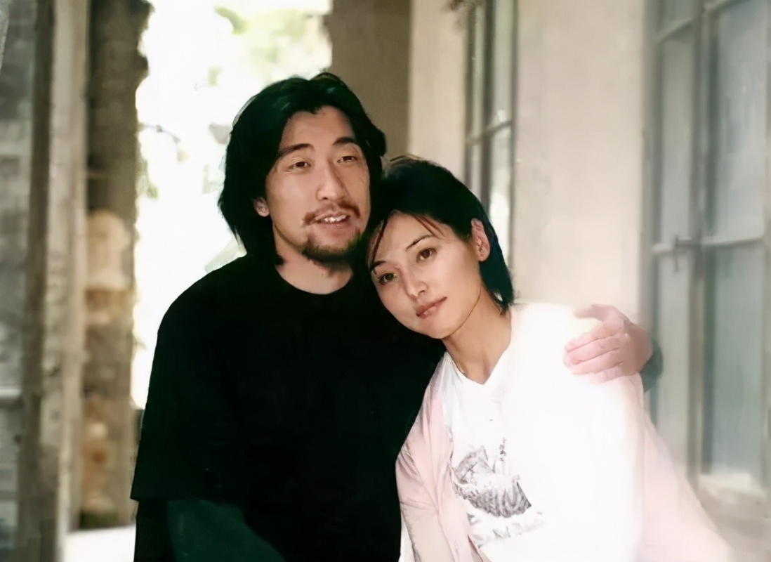 入行20年，跟刘德华搭档一坏成名：王*源千**值6180万片酬吗？