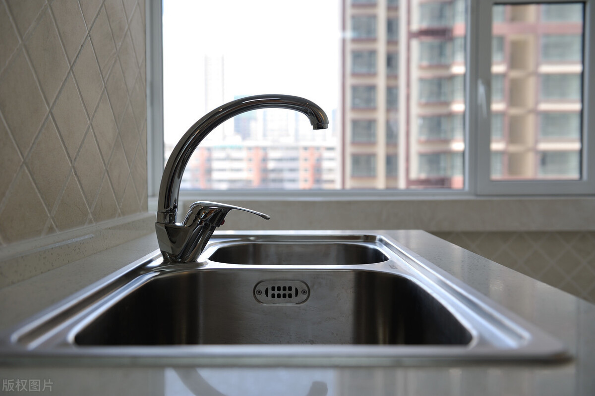 水槽大单槽怎么选不锈钢,不锈钢洗菜盆单槽还是双槽的好用