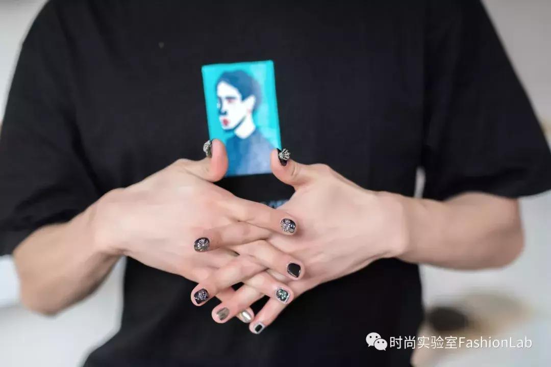 我应该给这些被骗来做美甲的男生道个歉