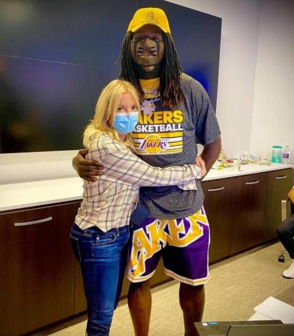 浓眉哥赛后谈湖人,浓眉哥强硬时刻