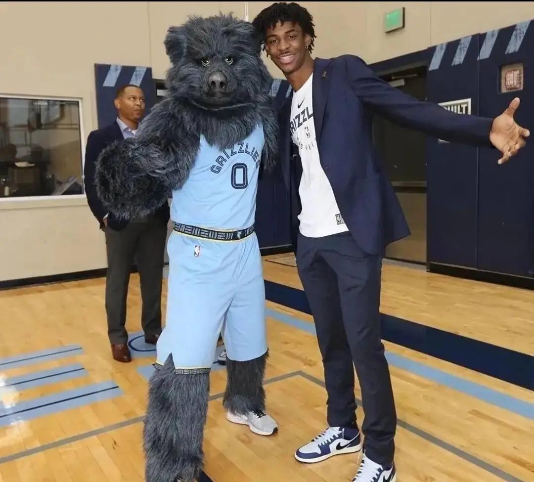 欧文nike莫兰特,欧文更新个人logo耐克